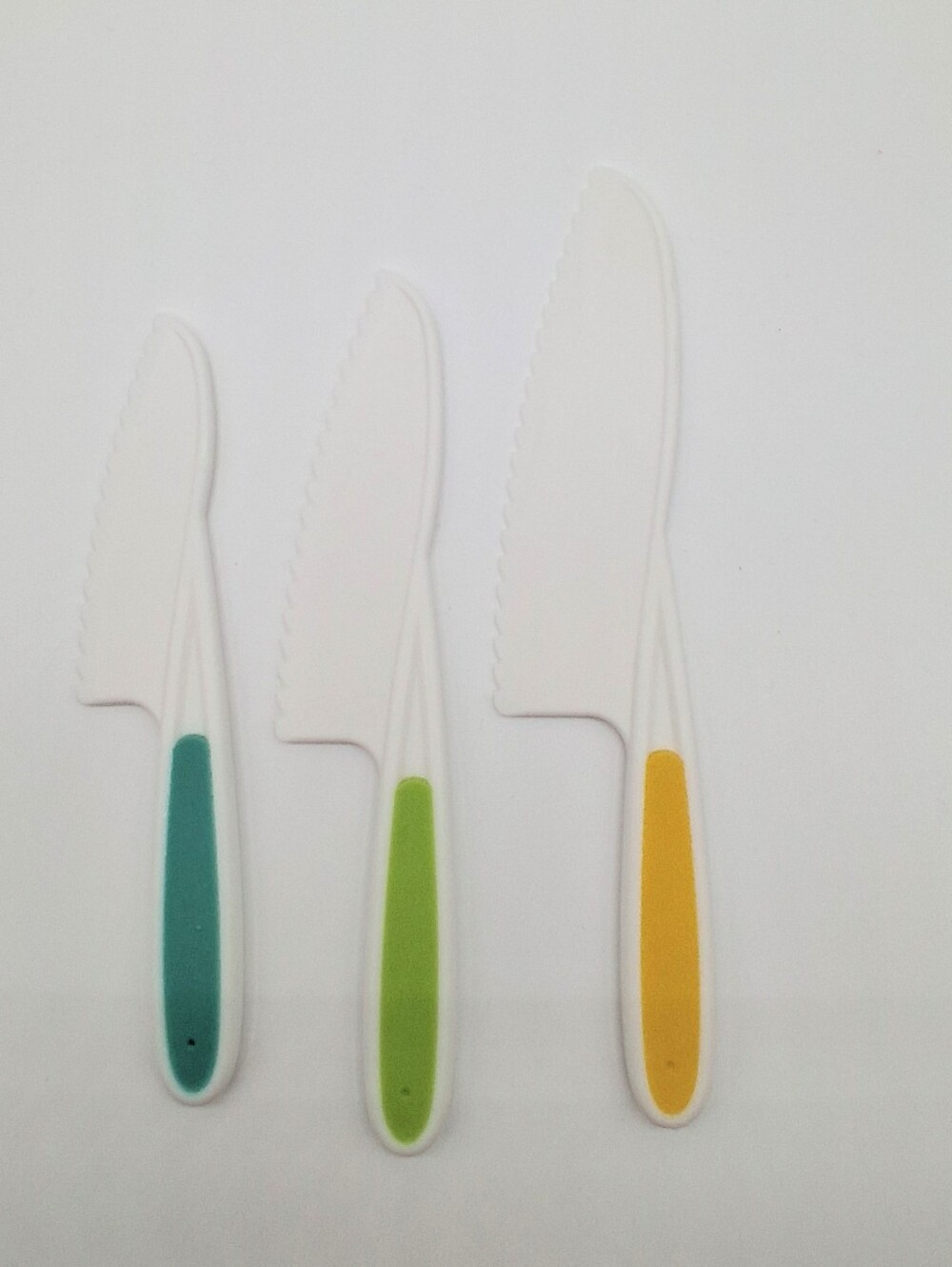 New Kids Safe Plastic Serrated 3 Knife Set